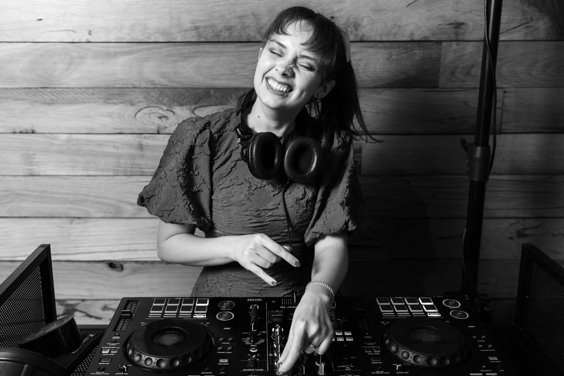 Jasmine DJing, B&W